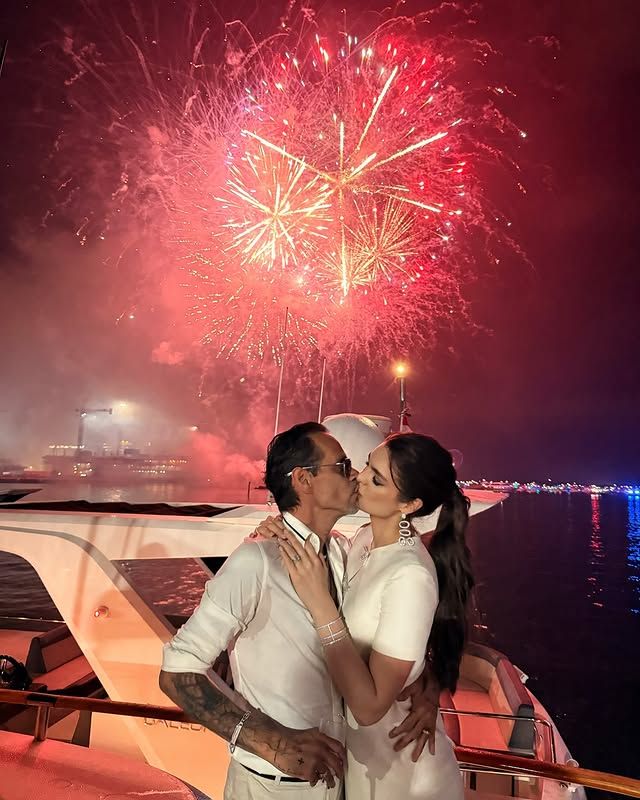 Marc Anthony y Nadia Ferreira recibieron el 2025 muy enamorados