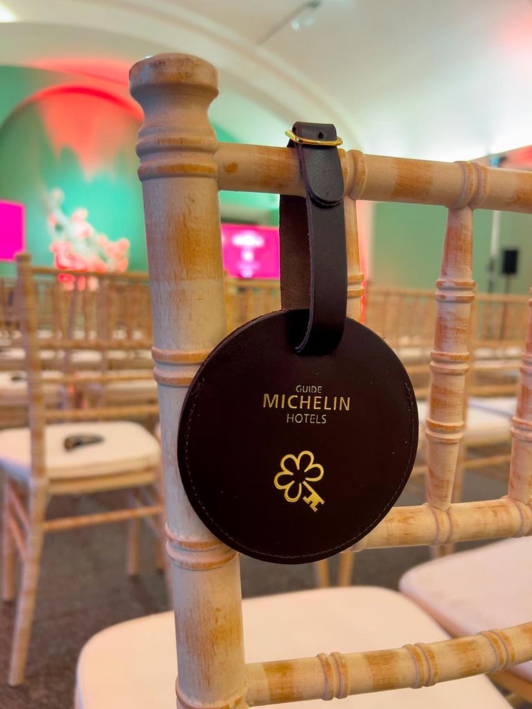 La Guía Michelin reconoce ahora también la excelencia en los hoteles creando los nuevos galardones de una, dos o tres Llaves Michelin que se han otorgado a 97 establecimientos hoteleros españoles