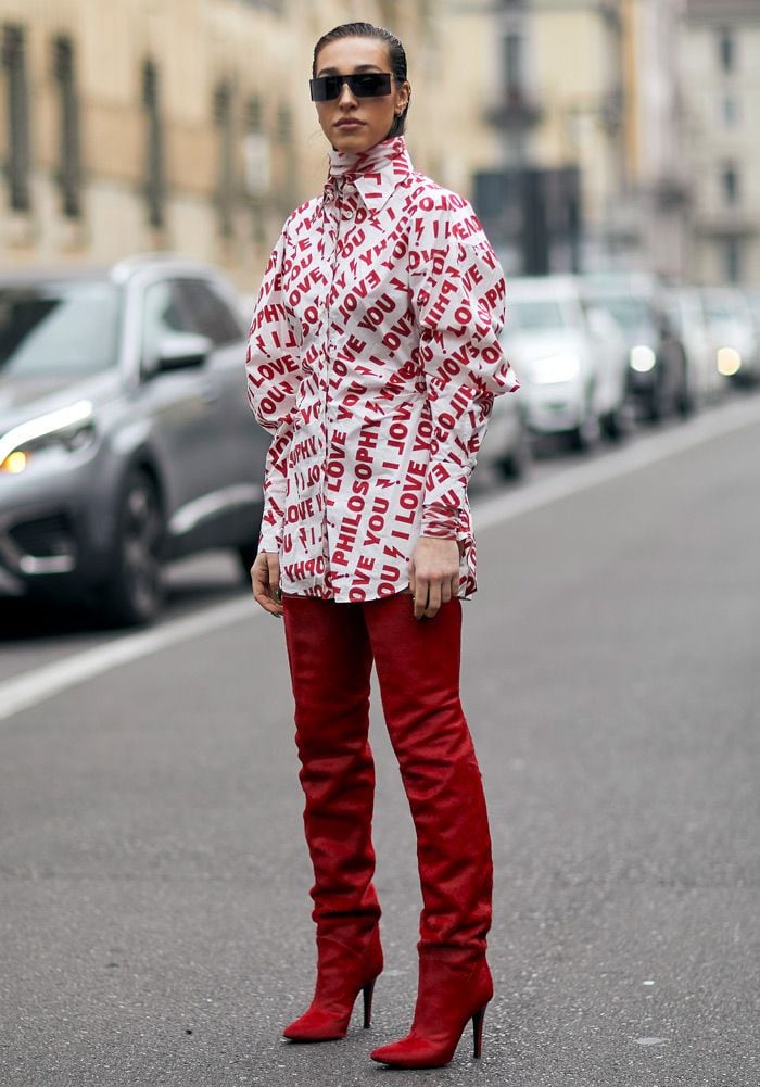 camisa modo vestido botas rojas a