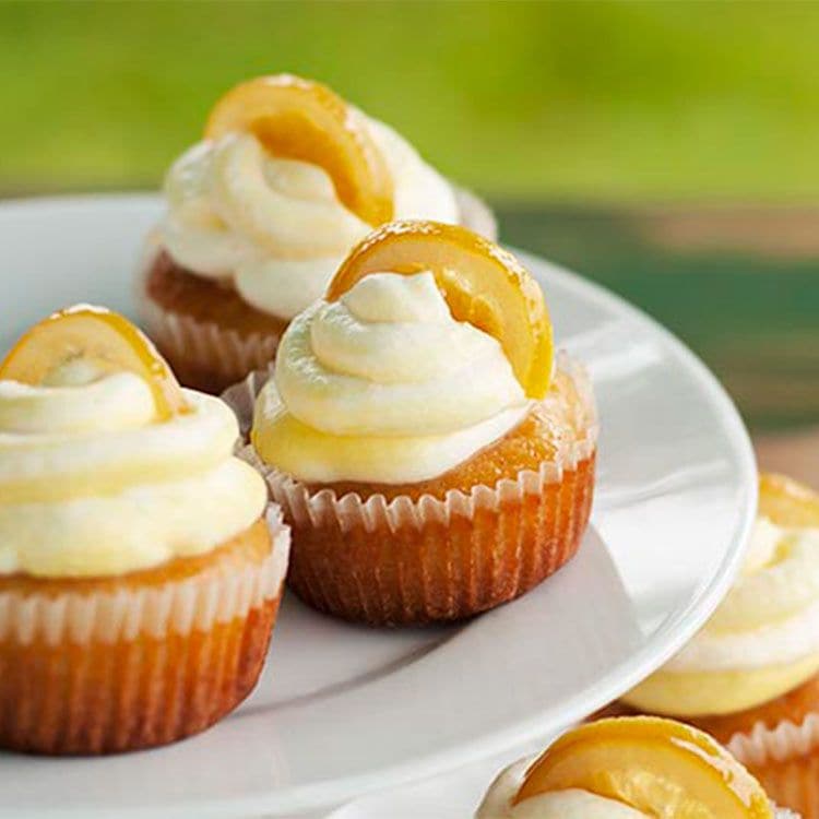 'Muffins' de piña con cobertura de crema de limón