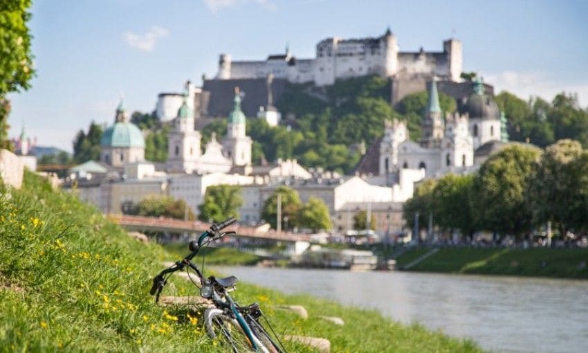 En bici por la ciudad austriaca de Salzburgo.