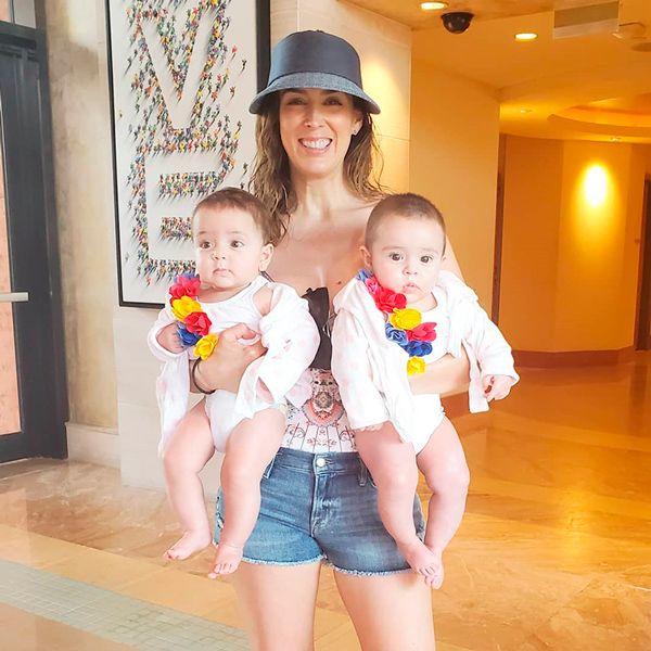 Jacky Bracamontes y sus hijas