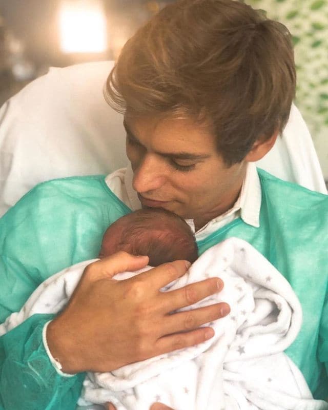 Carlos Baute comparte la primera foto de su hija