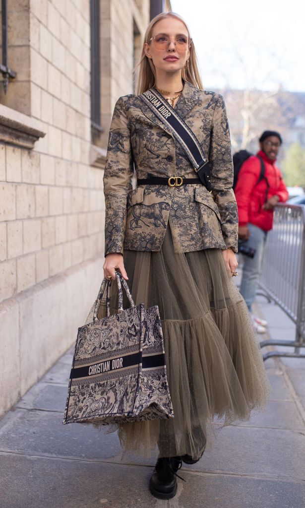 leonie hanne con total look de dior