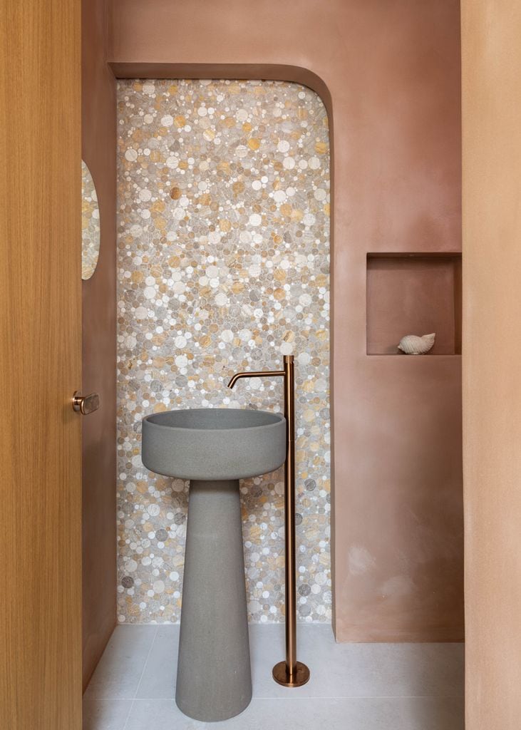 The interior designer María Lledó explains how to turn the bathroom into an oasis of well-being thanks to neuroarchitecture