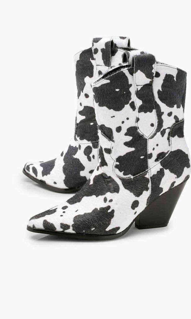 western boots con cow print de boohoo