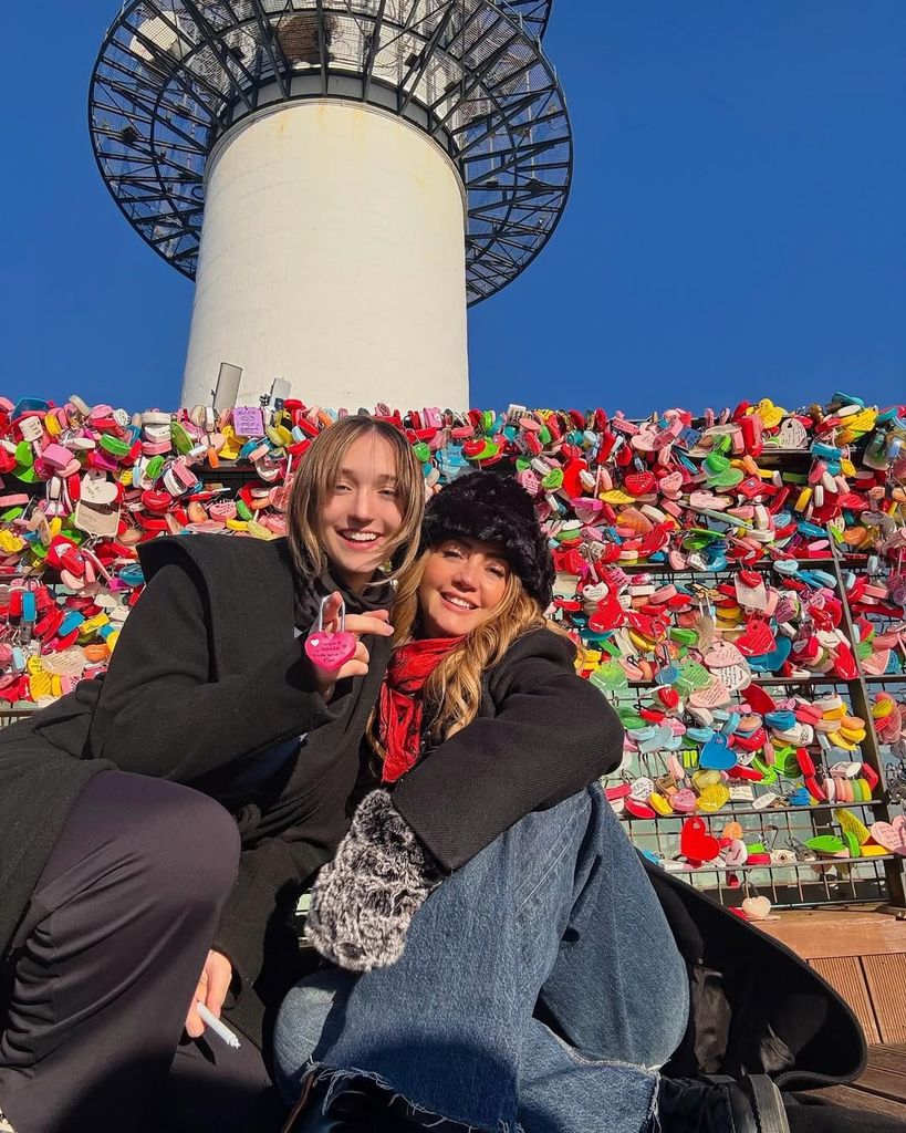 Nina y Andrea disfrutan juntas de estas vacaciones de madre e hija.