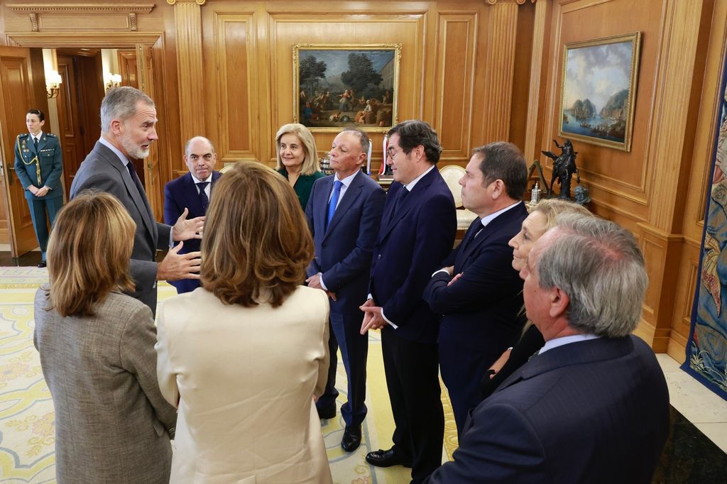 El Rey con representantes de los empresarios y los autónomos tras la DANA de Valencia 