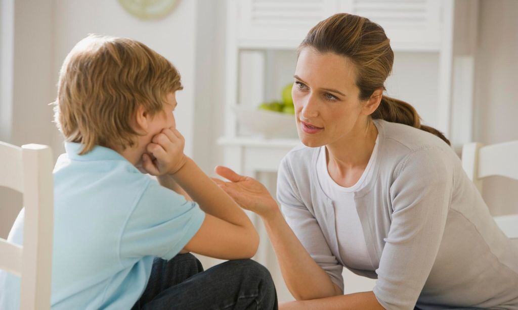 Madre habla con su hijo