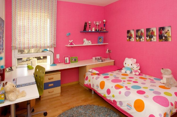 Interiorismo de habitación juvenil en color rosa