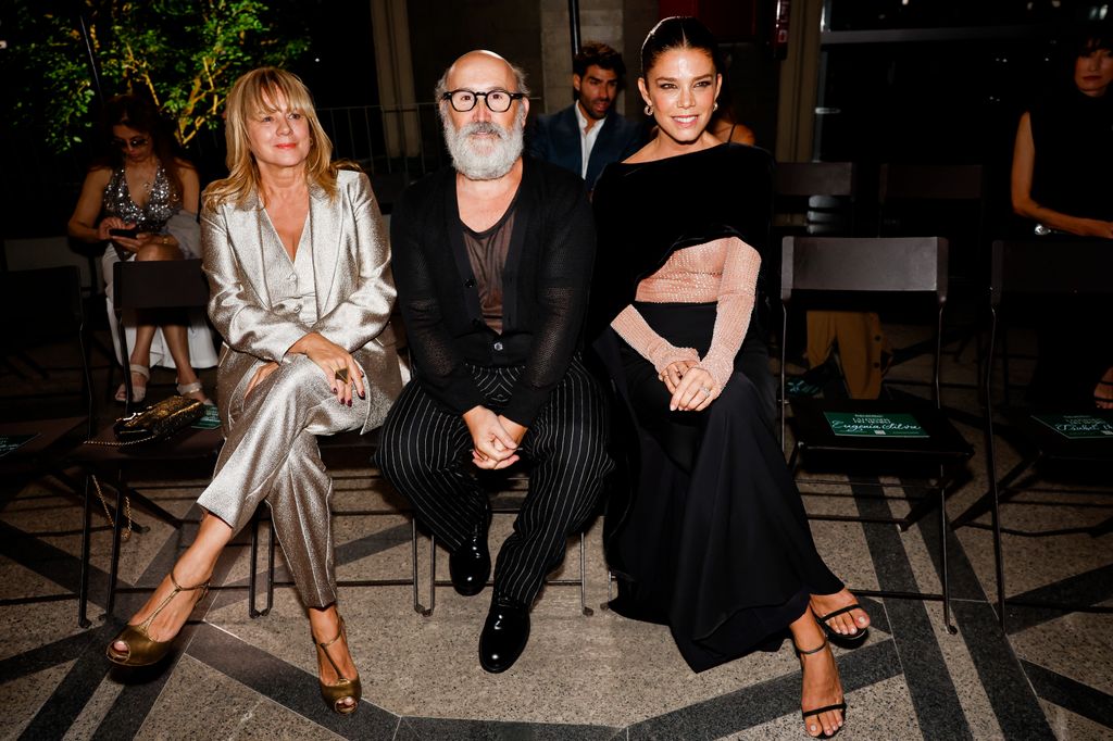 Emma Suárez, Javier Cámara y Juana Acosta Lulu disfrutando de la MBFWM