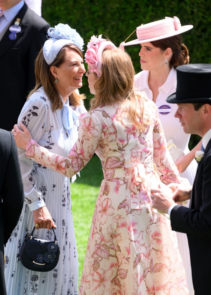 Carole Middleton con las princesas Beatriz y Eugenia de York en la segunda jornada de Ascot 