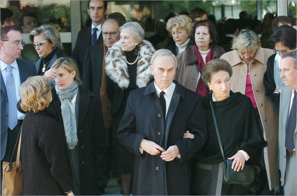 LA INFANTA MARGARITA DE BORBON Y SU MARIDO CARLOS ZURITA VISITAN LA CAPILLA ARDIENTE DE ALFONSO DE BORBON MEDINA
21/01/05 MADRID 