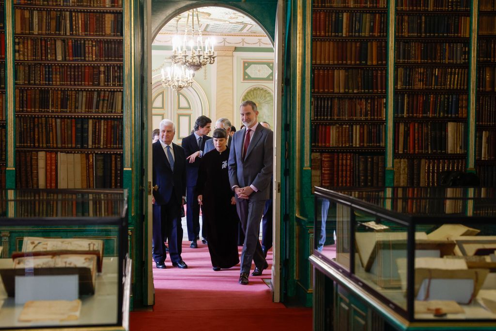 El rey Felipe VI asiste a la inauguración de la muestra 'Flamboyant. Joana Vasconcelos en el Palacio de Liria'