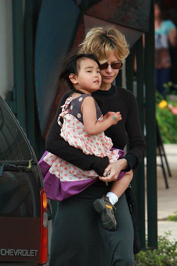 Meg Ryan con su hija Daisy True, a la que adoptó en 2006