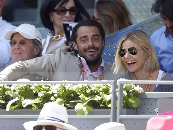 Eugenia, que también coincidió con su hermano Cayetano, eligió para la ocasión un look cómodo e informal y con gafas de sol
