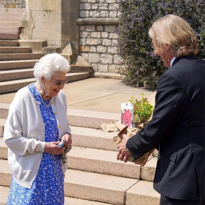 El regalo con significado que ha recibido Isabel II para marcar el que hubiera sido el 100 cumpleaños de Felipe de Edimburgo