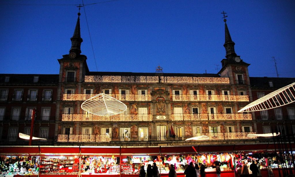 recorrer el mercado de la plaza mayor