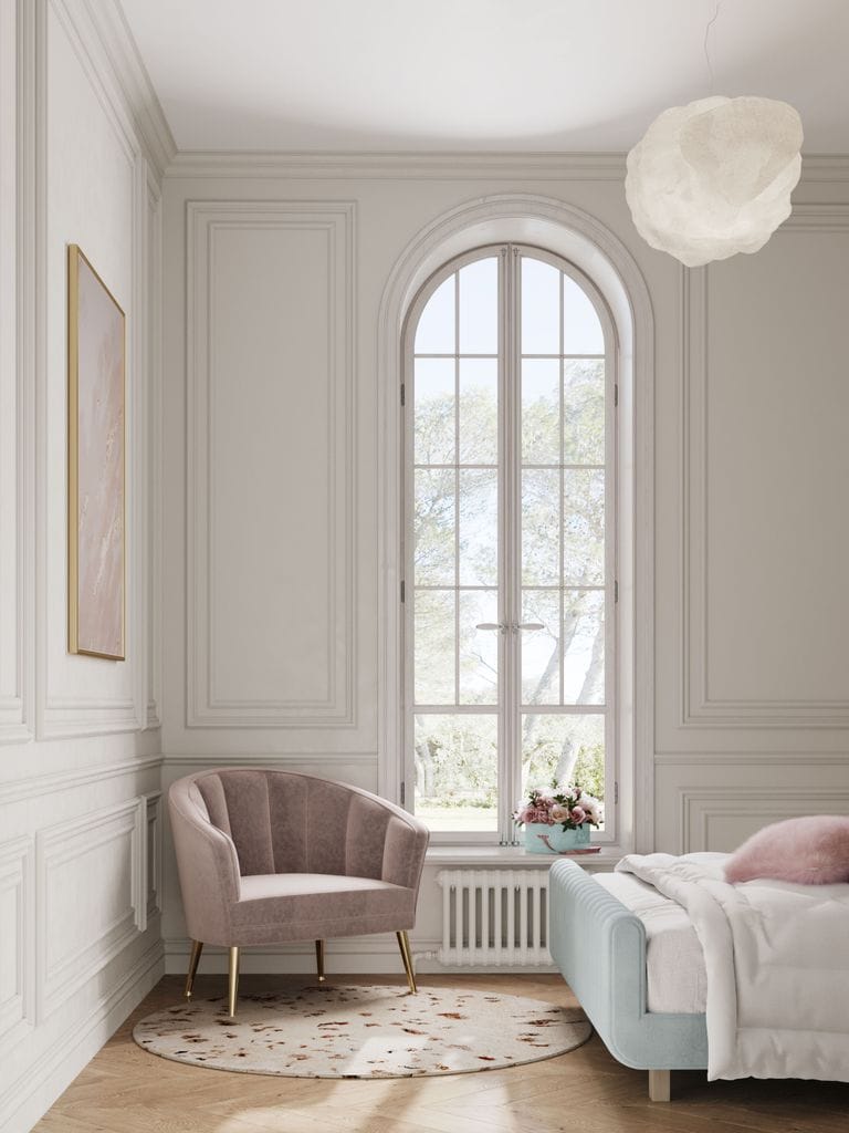 Dormitorio elegante con butaca tapizada