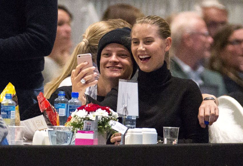 Marius se marchará a California, en la costa oeste de Estados Unidos, con su novia, Linn Helena Nilsen, a la que recientemente presentó al mundo en el Show del Caballo de Oslo, para empezar a estudiar allí juntos
