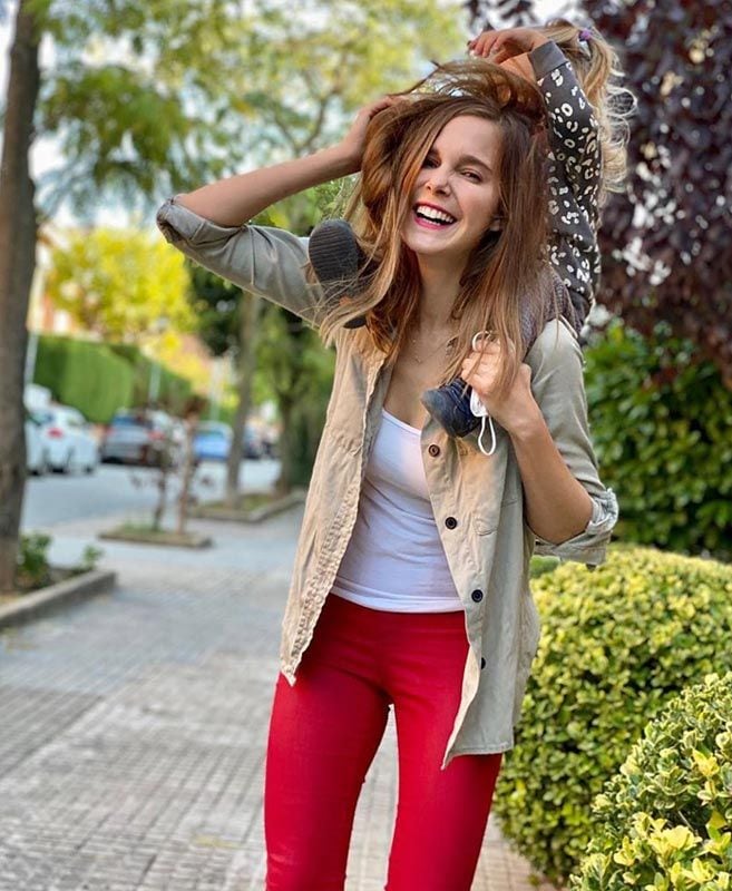 Natalia Sánchez, de paseo con su hija