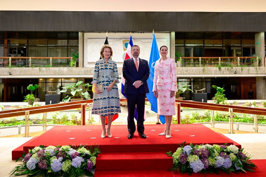 La reina Matilde con el presidente de Costa Rica, Rodrigo Javez y su esposa, Signe Zeikate. 