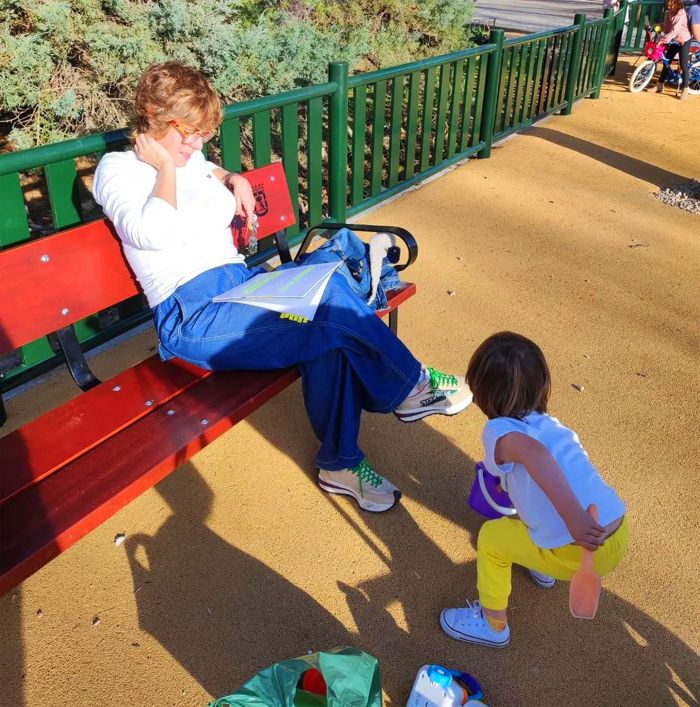 Anabel Alonso e Igor en el parque