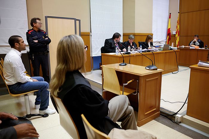Dani Alves en la primera sesión del juicio