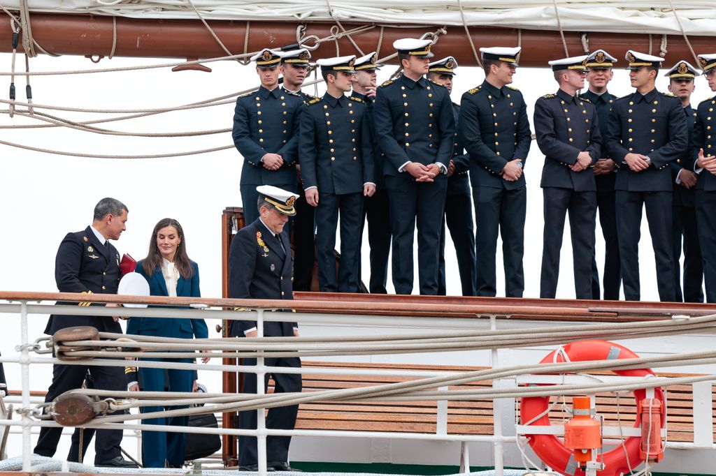 Los reyes Felipe y Letizia en la despedida de Leonor en Elcano