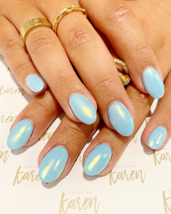 manicura glaseada azul