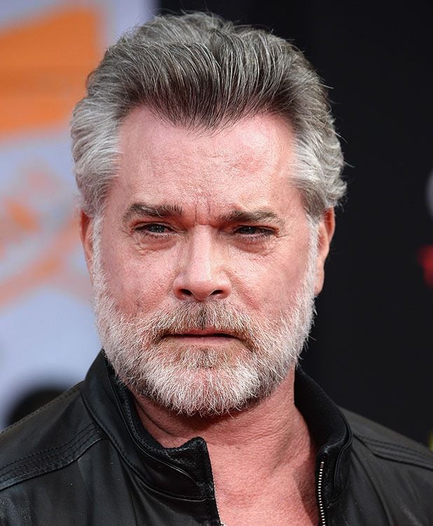 Imagen de Ray Liotta en una alfombra roja 