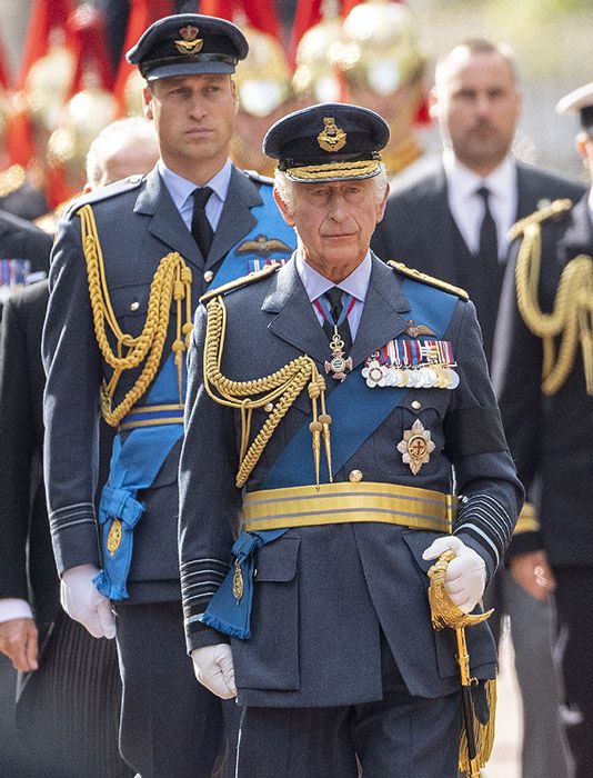 carlos y guillermo cortejo fúnebre de Isabel II