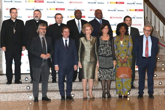 reina Sofia foto de familia con autoridades 