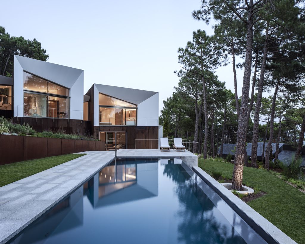 Piscina de la vivienda unifamiliar donde se ha rodado 'La habitación de al lado' 