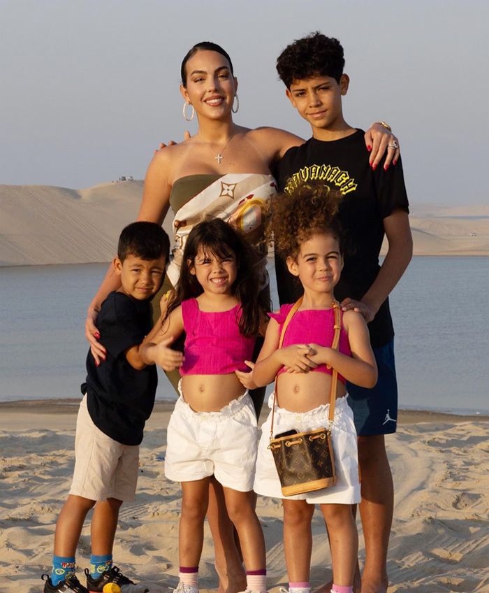 Georgina, de excursión con sus hijos en el desierto