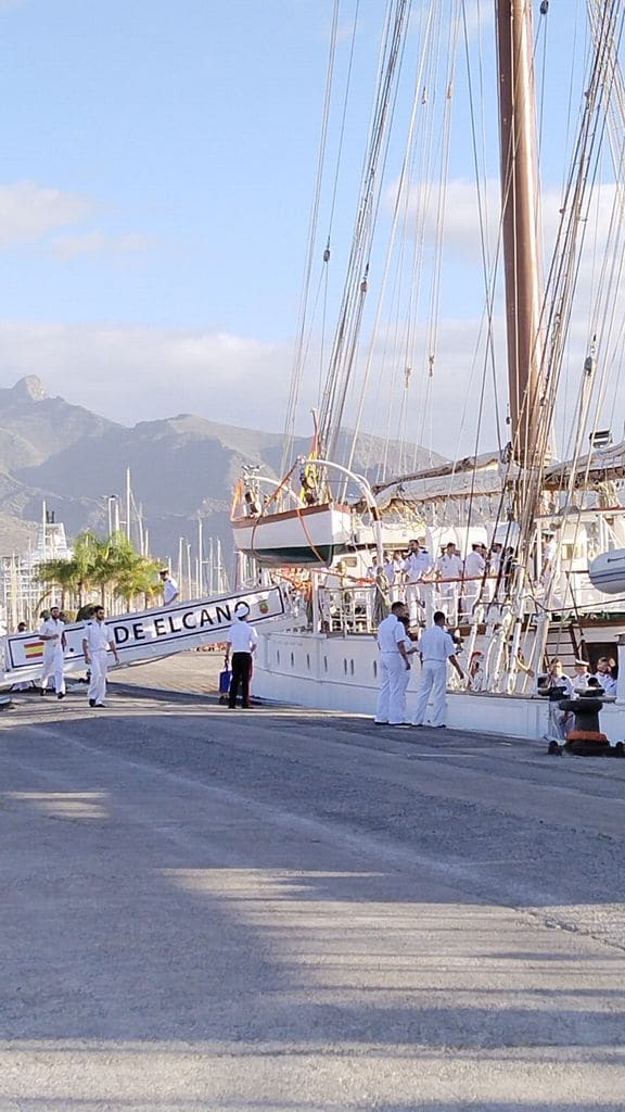 La princesa Leonor llega a Tenerife a bordo de Elcano