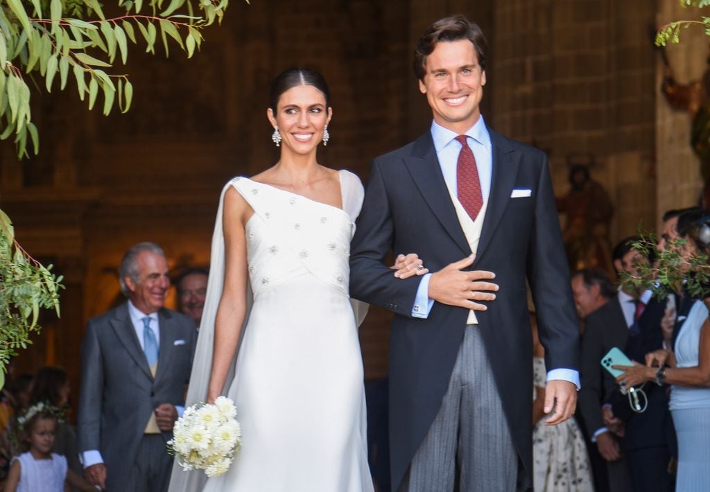 Ana Cristina Portillo y Santiago Camacho abandonando la catedral jerezana convertidos en marido y mujer