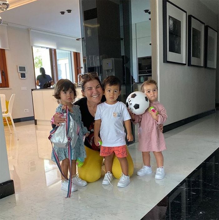 Los hijos de Cristiano Ronaldo y Georgina Rodríguez: así posan en esta foto tan simpática