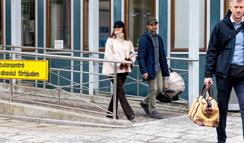 Carlos Felipe de Suecia y Sofia de Suecia salen del hospital tras el nacimiento de su cuarta hija 