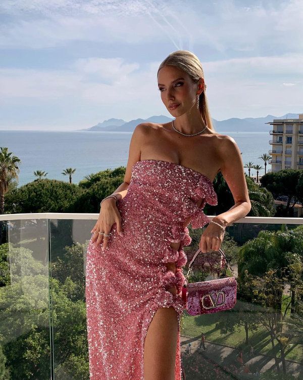 Leonie Hanne con vestido de Valentino en el Festival de Cannes de 2023