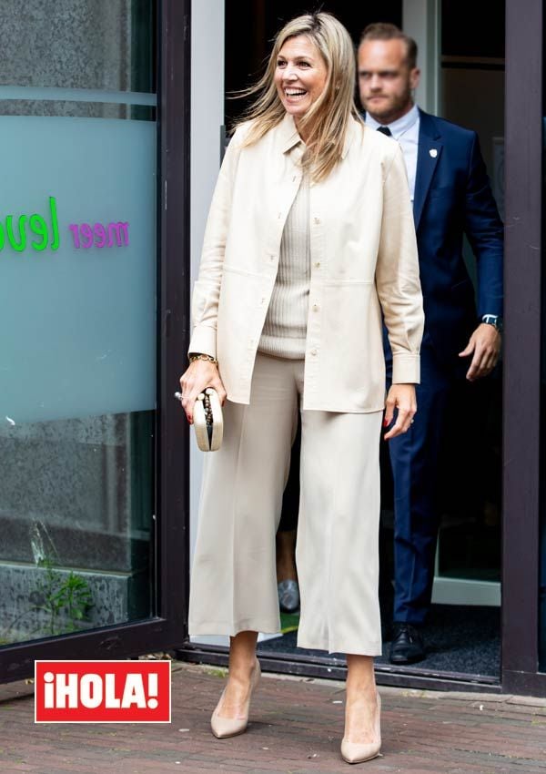 Máxima de Holanda con pantalones de Zara