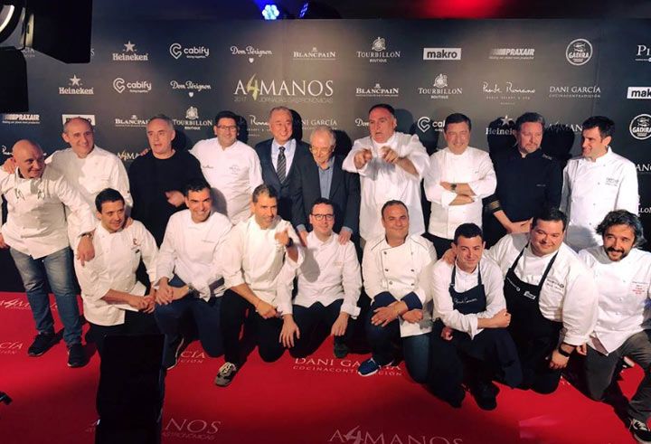 Camarena (tercero por la derecha, en la primera fila) fue uno de los chefs invitados en la última edición de las jornadas 'A Cuatro Manos' que organiza el chef Dani García en Marbella.
