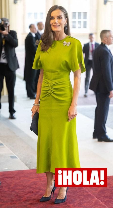 El vestido de Victoria Beckham que lució la reina Letizia: agotado y con lista de espera