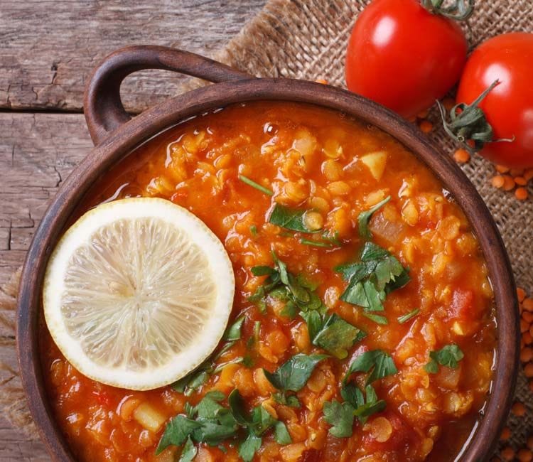 Lentejas naranjas al curry con verduras