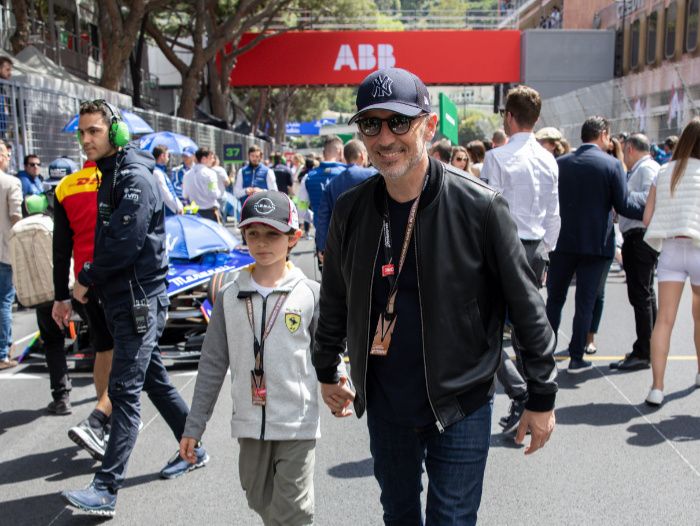 Gad Elmaleh con su hijo Raphaël