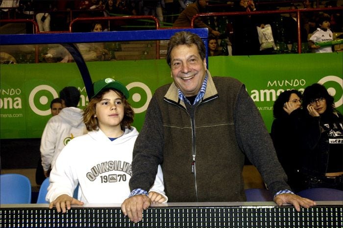 Daniel Sancho junto a su abuelo, Sancho Gracia