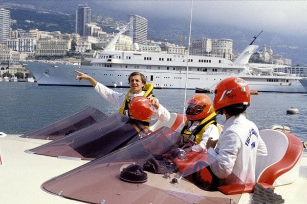 Stefano Casiraghi fue un experimentado piloto de embarcaciones a motor que llegó a lograr el título de Campeón del Mundo, en lo que se conoce como la Fórmula 1 del agua debido a las grandes velocidades que se alcanzan
