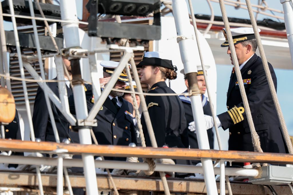 LA PRINCESA LEONOR SE EMBARCA EN EL JUAN SEBASTIAN ELCANO