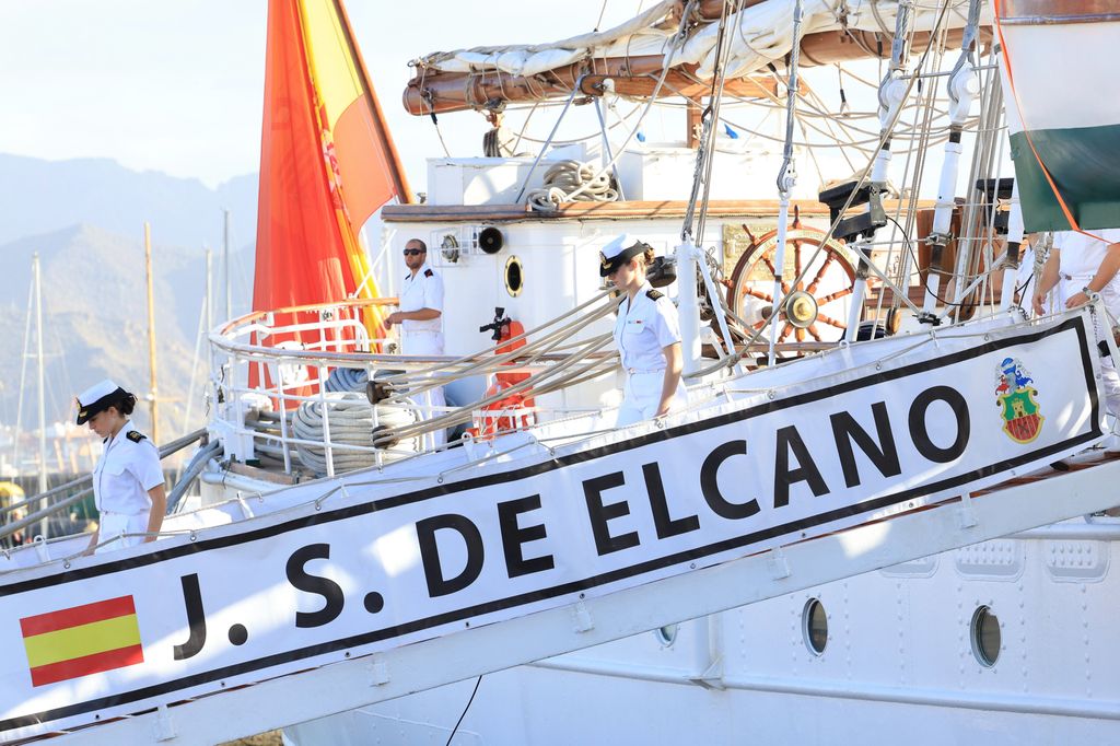 La princesa Leonor llegando al puerto de Santa Cruz de Tenerife a bordo del buque-escuela Juan Sebastián Elcano el 17 de enero de 2025