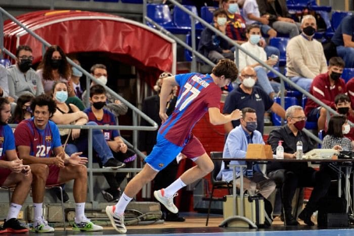 La infanta Cristina e Iñaki Urdangarin en el debut de su hijo Pablo como jugador del Barcelona